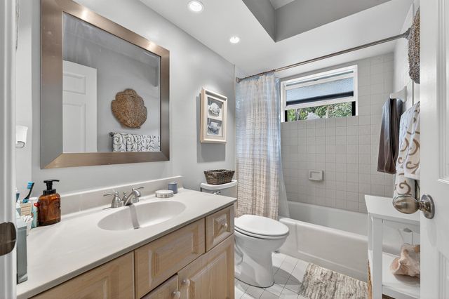 6884 SE Bunker Hill Drive, Hobe Sound, FL 33455