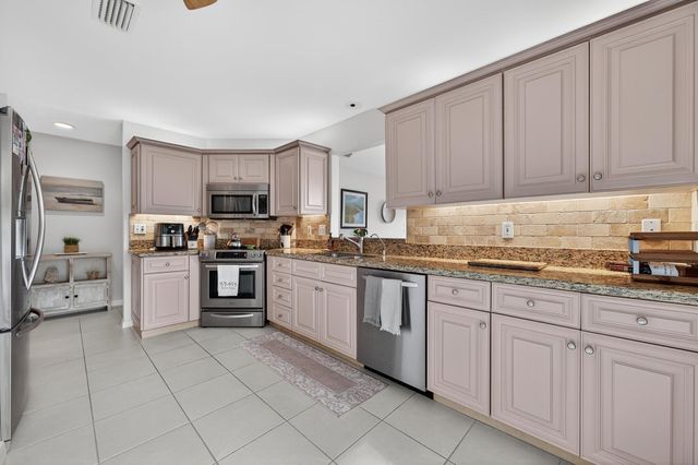 6884 SE Bunker Hill Drive, Hobe Sound, FL 33455