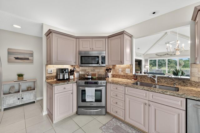 6884 SE Bunker Hill Drive, Hobe Sound, FL 33455