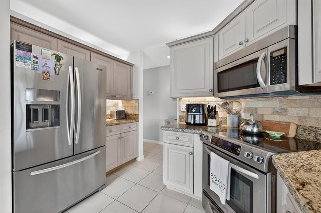 6884 SE Bunker Hill Drive, Hobe Sound, FL 33455