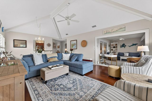 6884 SE Bunker Hill Drive, Hobe Sound, FL 33455