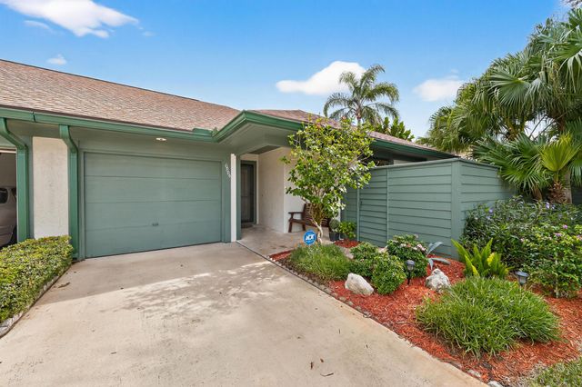6884 SE Bunker Hill Drive, Hobe Sound, FL 33455