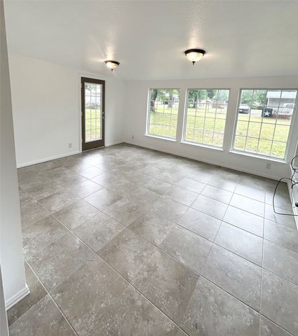 921 Bradleys Bend, Tool, TX 75143