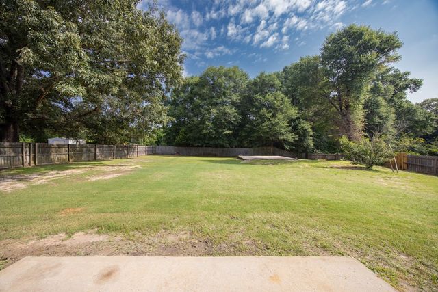 21 Avery Drive, Fort Mitchell, AL 36856