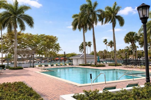 18216 Mediterranean Blvd 1-19, Hialeah, FL 33015