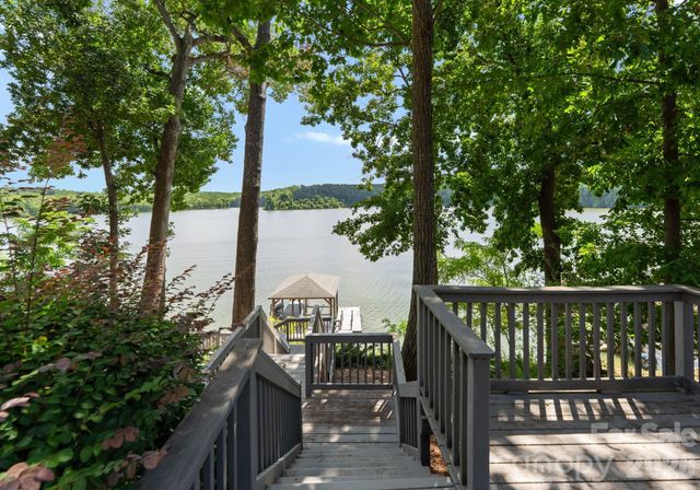 3251 Lake Pointe Drive, Belmont, NC 28012