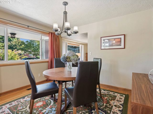 1037 Ne 108TH Ave, Portland, OR 97220