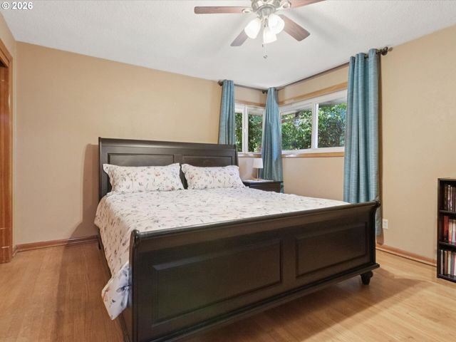 1037 Ne 108TH Ave, Portland, OR 97220