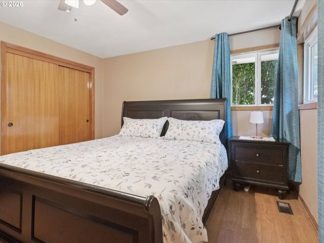 1037 Ne 108TH Ave, Portland, OR 97220