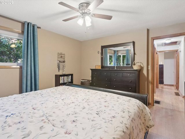 1037 Ne 108TH Ave, Portland, OR 97220