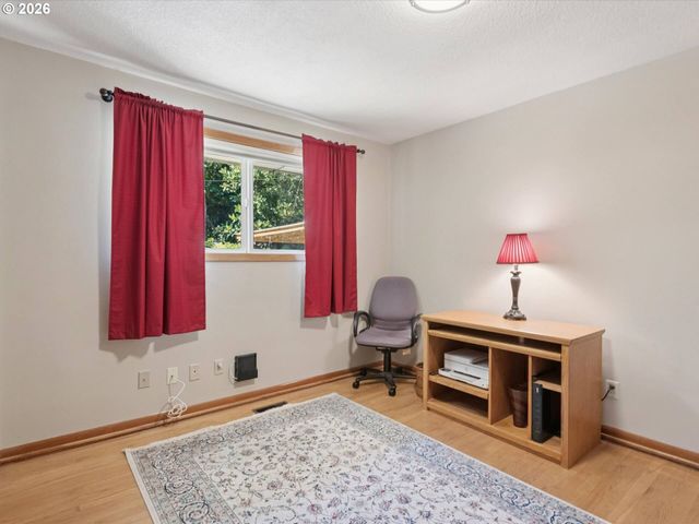 1037 Ne 108TH Ave, Portland, OR 97220