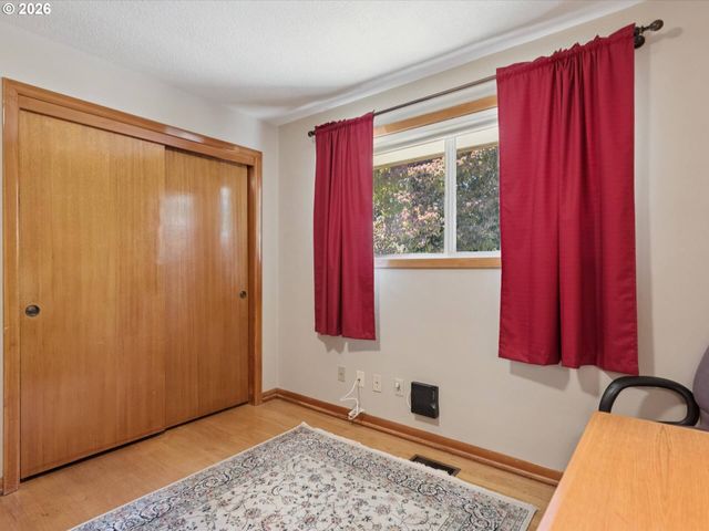1037 Ne 108TH Ave, Portland, OR 97220