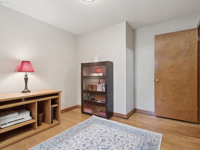 1037 Ne 108TH Ave, Portland, OR 97220