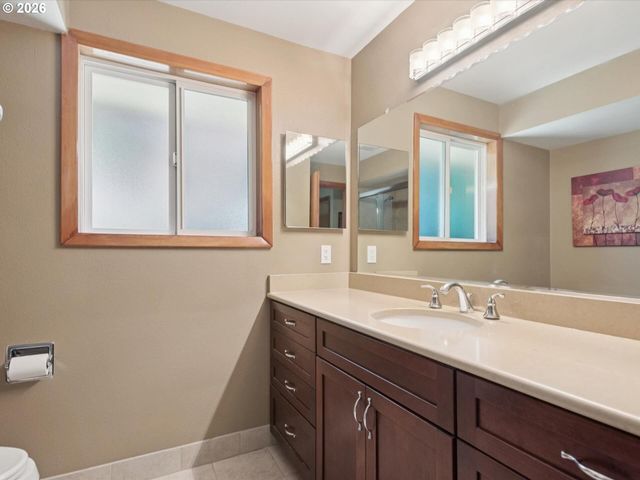 1037 Ne 108TH Ave, Portland, OR 97220