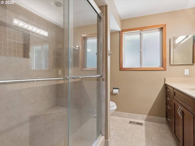 1037 Ne 108TH Ave, Portland, OR 97220