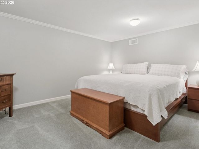 1037 Ne 108TH Ave, Portland, OR 97220