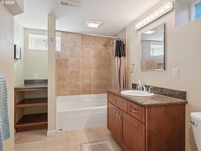 1037 Ne 108TH Ave, Portland, OR 97220