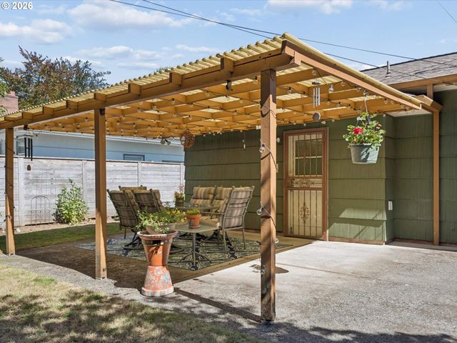 1037 Ne 108TH Ave, Portland, OR 97220