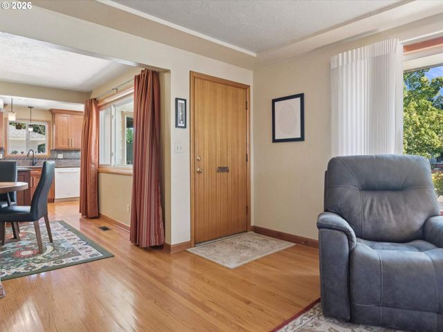 1037 Ne 108TH Ave, Portland, OR 97220