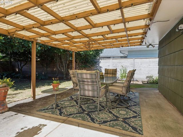 1037 Ne 108TH Ave, Portland, OR 97220