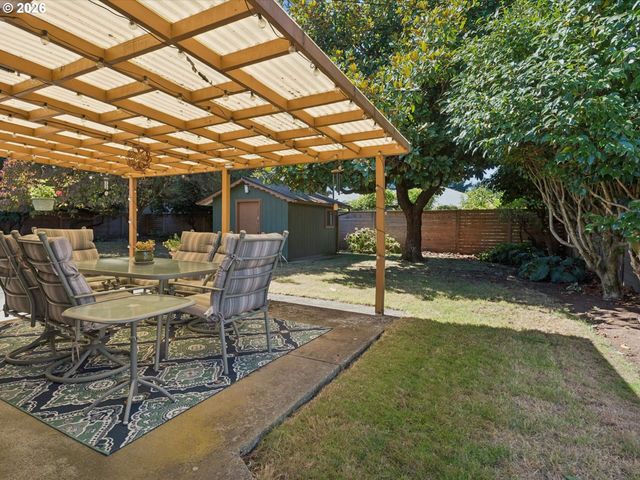 1037 Ne 108TH Ave, Portland, OR 97220