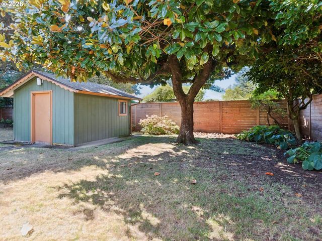 1037 Ne 108TH Ave, Portland, OR 97220