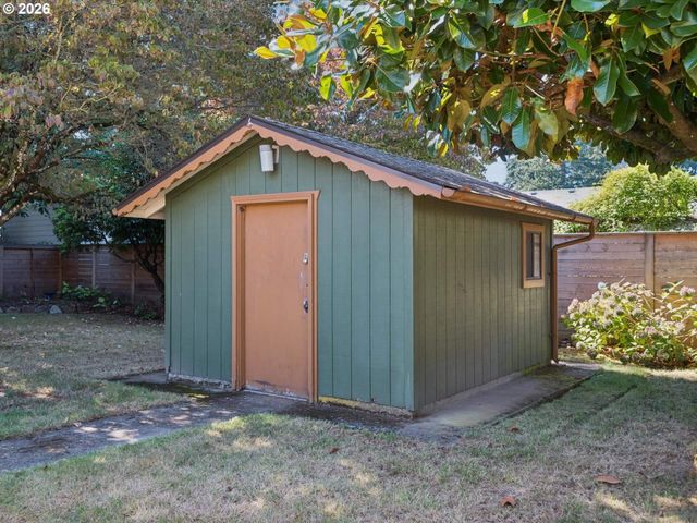 1037 Ne 108TH Ave, Portland, OR 97220