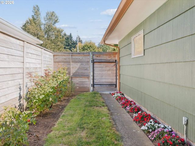 1037 Ne 108TH Ave, Portland, OR 97220