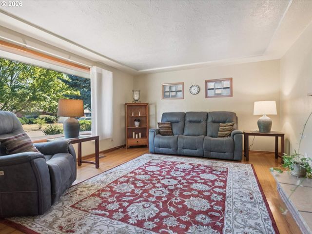 1037 Ne 108TH Ave, Portland, OR 97220
