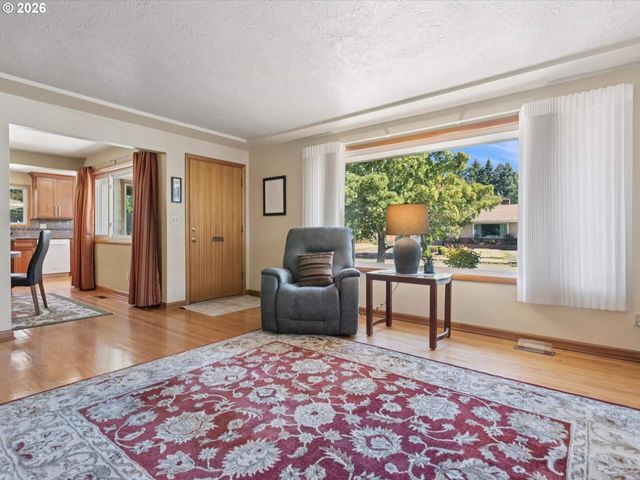 1037 Ne 108TH Ave, Portland, OR 97220