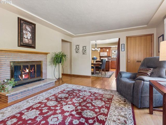 1037 Ne 108TH Ave, Portland, OR 97220