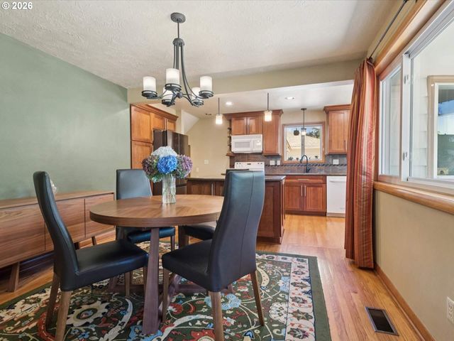 1037 Ne 108TH Ave, Portland, OR 97220