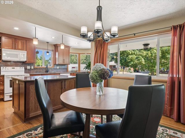 1037 Ne 108TH Ave, Portland, OR 97220