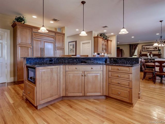 17 Constitution Court, Tuxedo Park, NY 10987