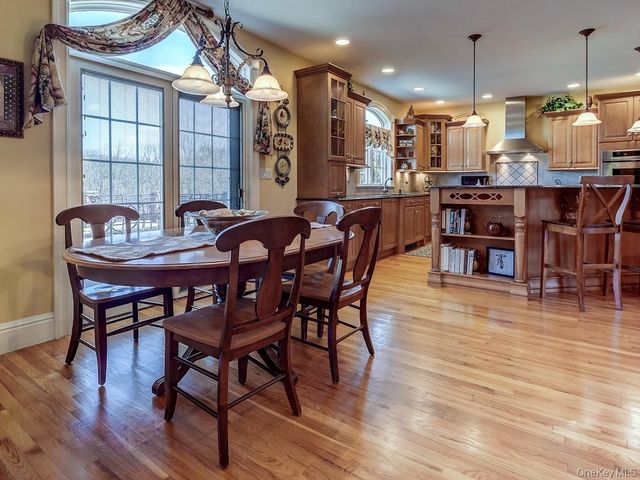 17 Constitution Court, Tuxedo Park, NY 10987