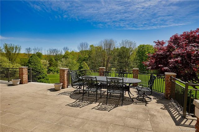 17 Constitution Court, Tuxedo Park, NY 10987