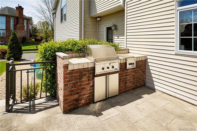 17 Constitution Court, Tuxedo Park, NY 10987