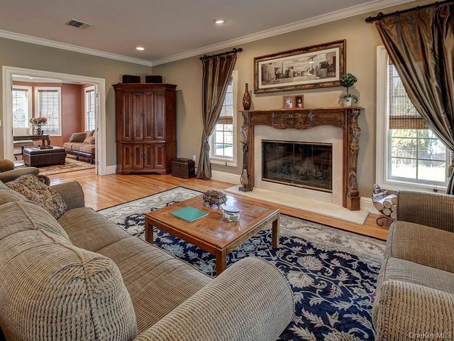 17 Constitution Court, Tuxedo Park, NY 10987