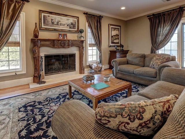 17 Constitution Court, Tuxedo Park, NY 10987