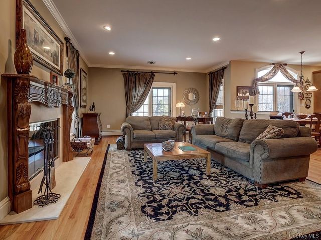 17 Constitution Court, Tuxedo Park, NY 10987