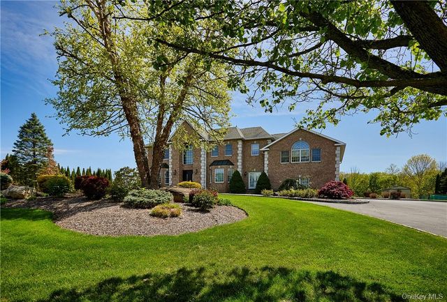 17 Constitution Court, Tuxedo Park, NY 10987