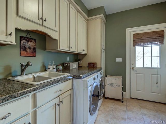 17 Constitution Court, Tuxedo Park, NY 10987