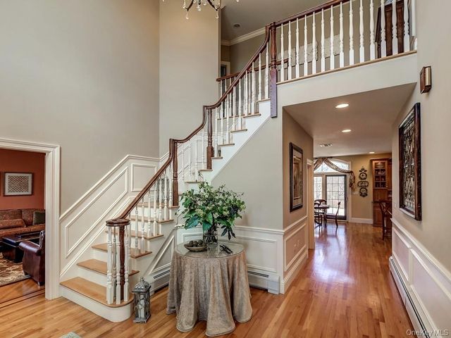 17 Constitution Court, Tuxedo Park, NY 10987