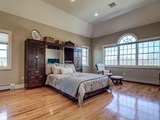 17 Constitution Court, Tuxedo Park, NY 10987