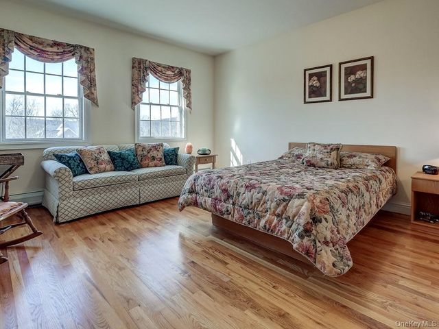 17 Constitution Court, Tuxedo Park, NY 10987