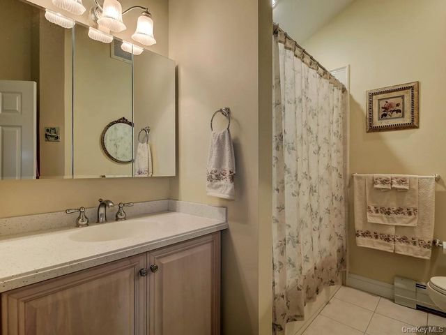 17 Constitution Court, Tuxedo Park, NY 10987