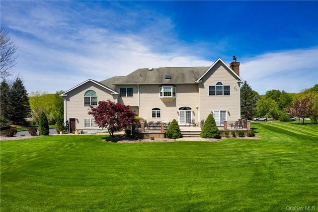 17 Constitution Court, Tuxedo Park, NY 10987