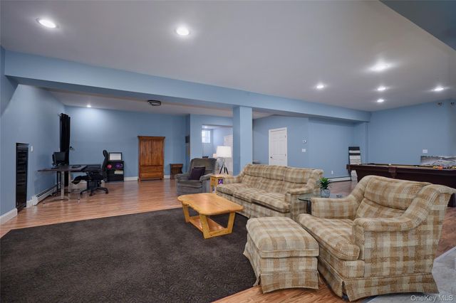 17 Constitution Court, Tuxedo Park, NY 10987