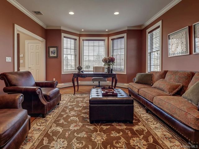 17 Constitution Court, Tuxedo Park, NY 10987