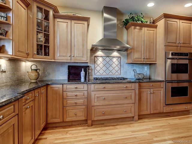 17 Constitution Court, Tuxedo Park, NY 10987